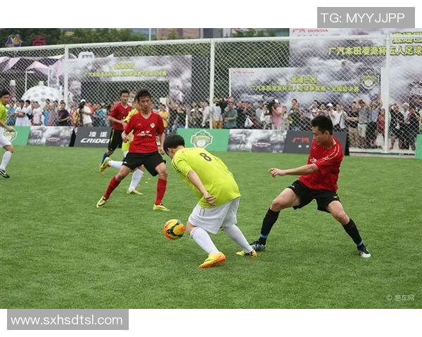 摇头足球明星摆件图片展示个性与运动激情的完美结合 摇头足球明星摆件图片展示个性与运动激情的完美结合