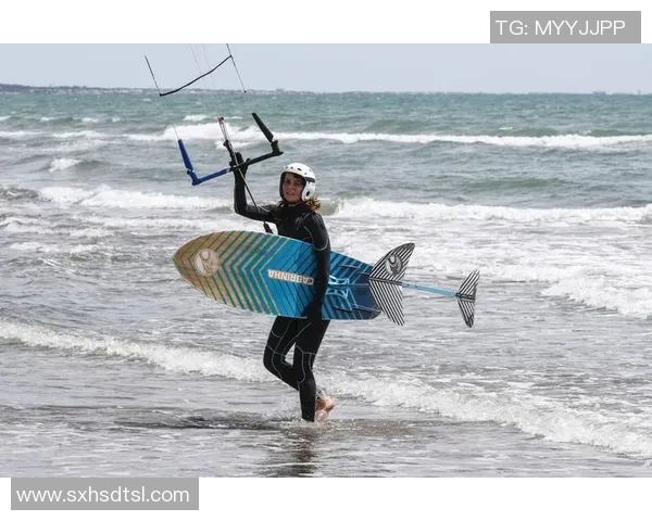 足球明星冲浪背后的故事与精彩瞬间揭秘 足球明星冲浪背后的故事与精彩瞬间揭秘