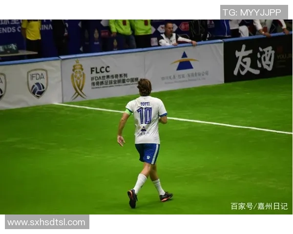 足球明星帅哥早期照片揭秘他们青春岁月的风采与魅力