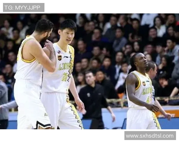 重庆足球队在邀请赛中以94分高居积分榜首位展现强劲实力 重庆足球队在邀请赛中以94分高居积分榜首位展现强劲实力